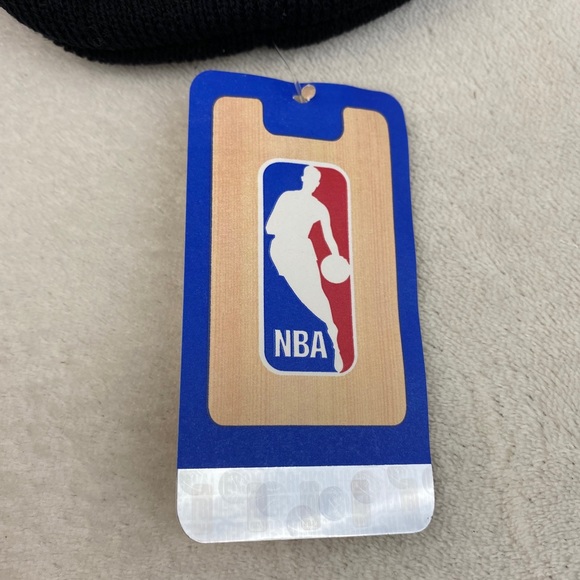 LOS ANGELES LAKERS BLACK BEANIE TOQUE NBA ADIDAS - Picture 3 of 4